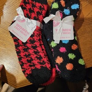 Cozy Black and Red Patterned Socks (2 - 2packs)